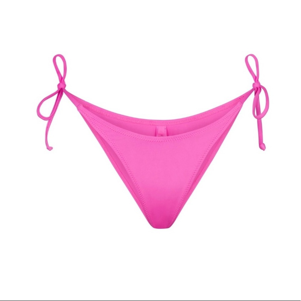 SKIMS Swim dipped tie bottom in taffy